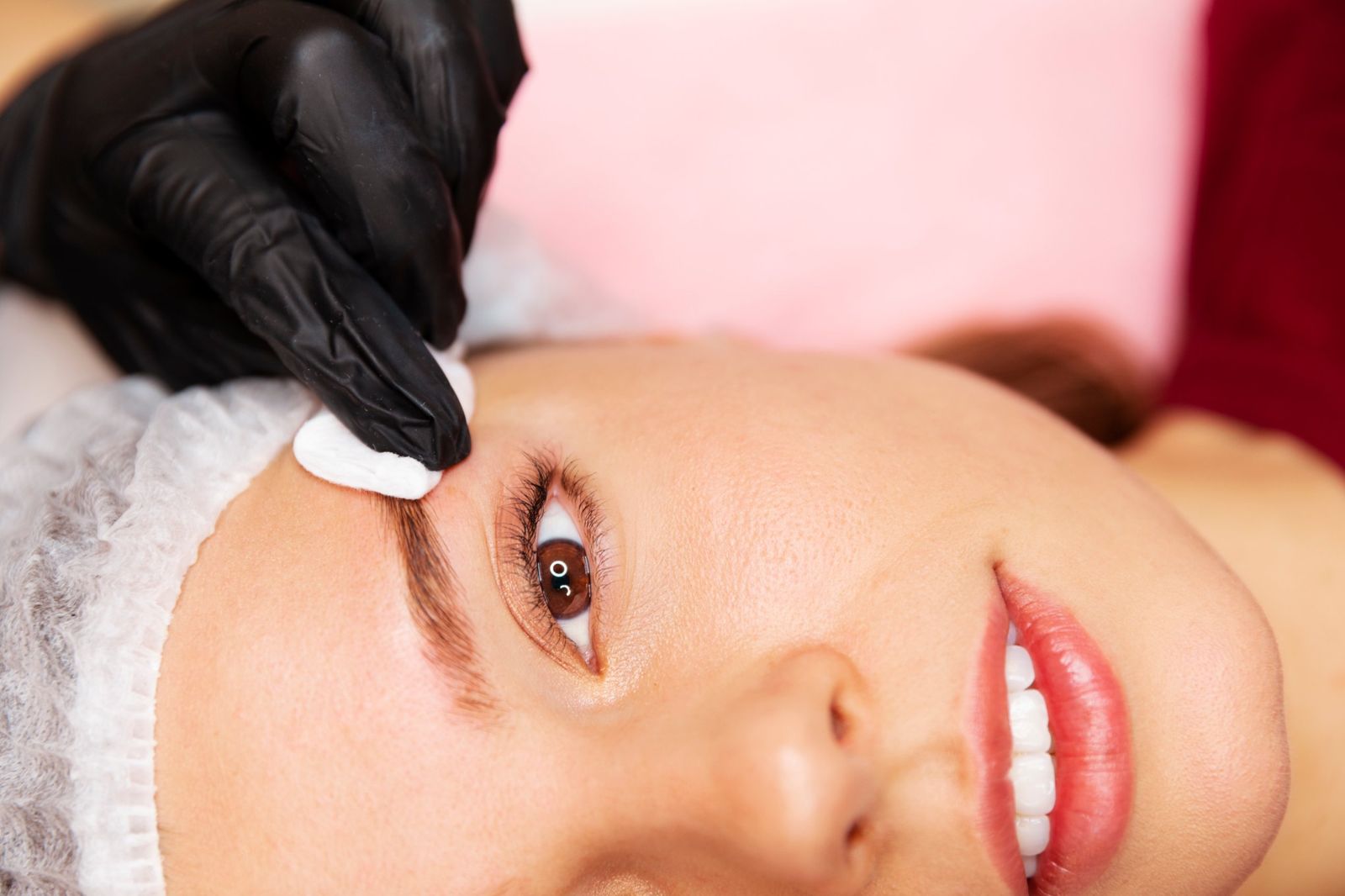 Sourcils redessinés