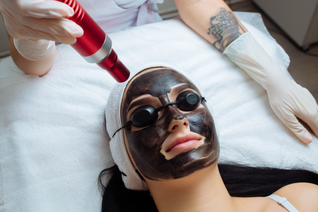 Peeling Laser : Ce Soin du Visage est-il Fait pour Mes Problèmes de Peau ?