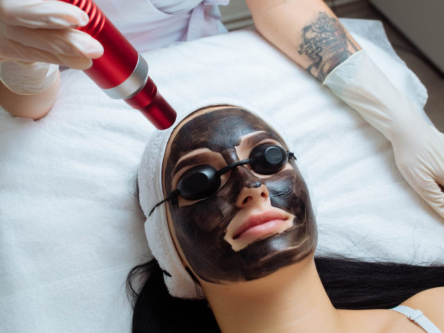 Peeling Laser : Ce Soin du Visage est-il Fait pour Mes Problèmes de Peau ?